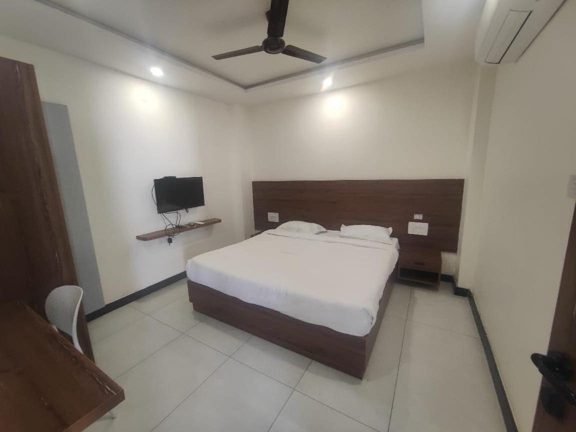 Super Townhouse Shivamogga Formerly Karthik Bhavan Kültér fotó