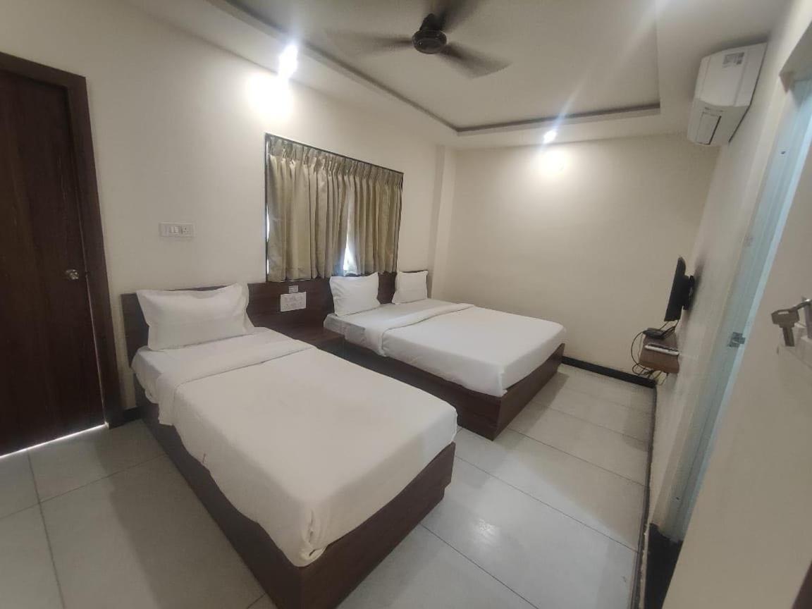 Super Townhouse Shivamogga Formerly Karthik Bhavan Kültér fotó