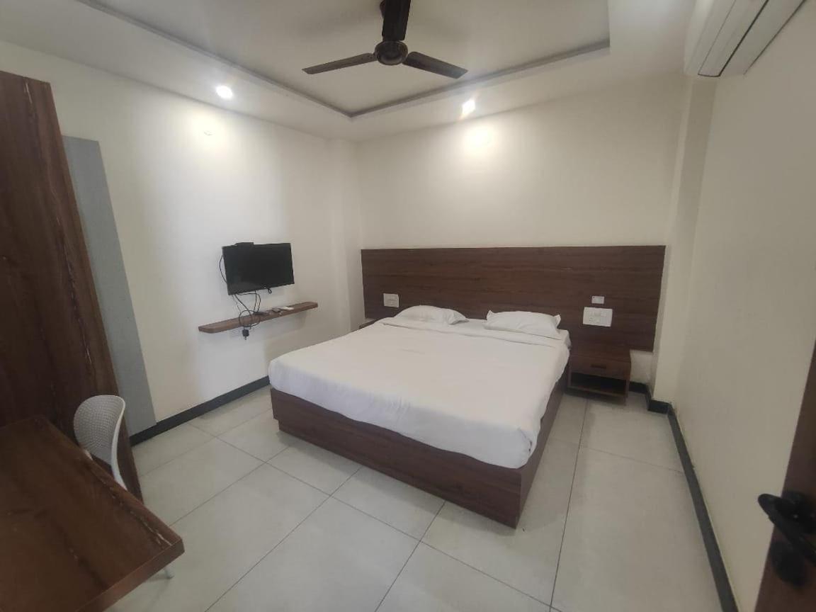 Super Townhouse Shivamogga Formerly Karthik Bhavan Kültér fotó