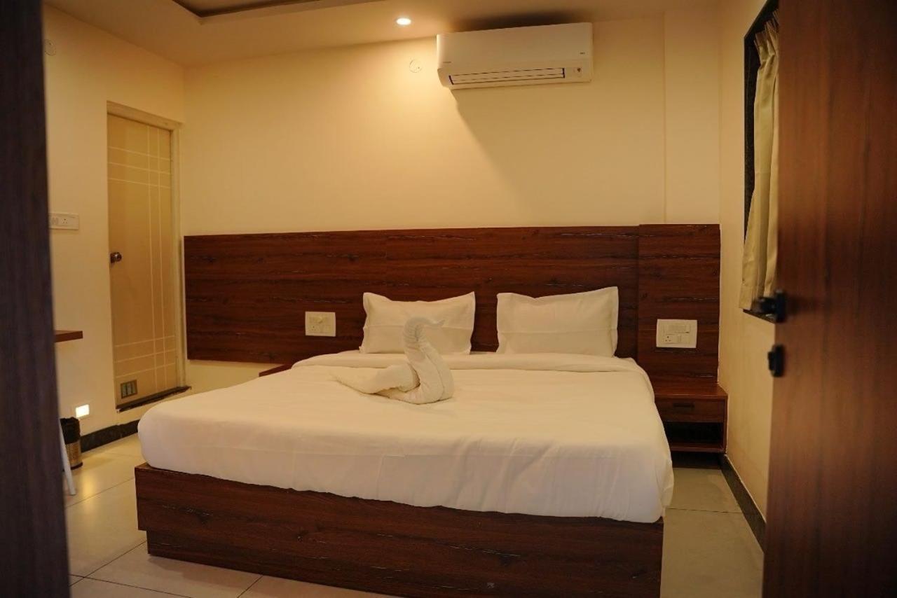 Super Townhouse Shivamogga Formerly Karthik Bhavan Kültér fotó