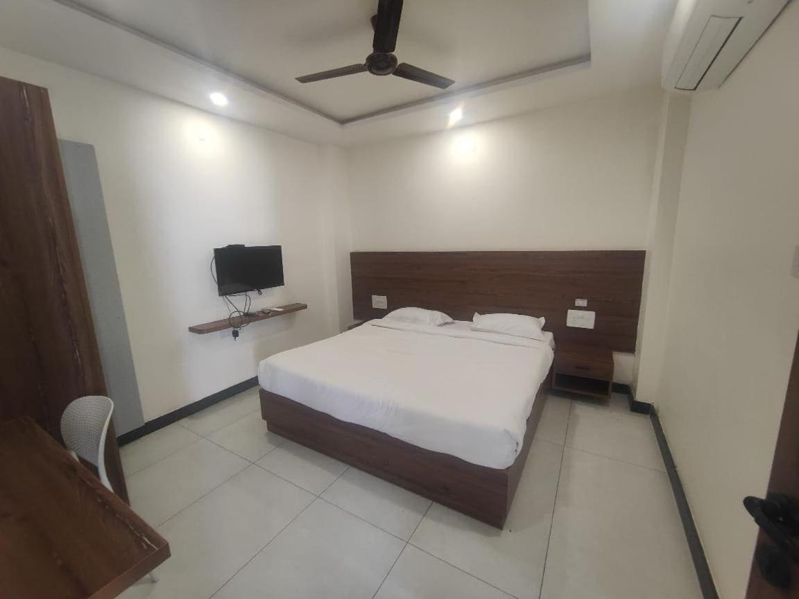 Super Townhouse Shivamogga Formerly Karthik Bhavan Kültér fotó
